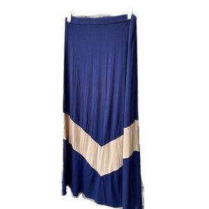 Fiancée size M made in USA chevron striped maxi skirt
